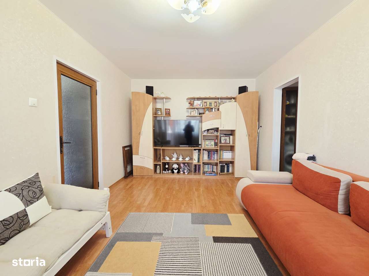 Apartament 3 camere Micro 16 cu 2 balcoane etaj 2-2