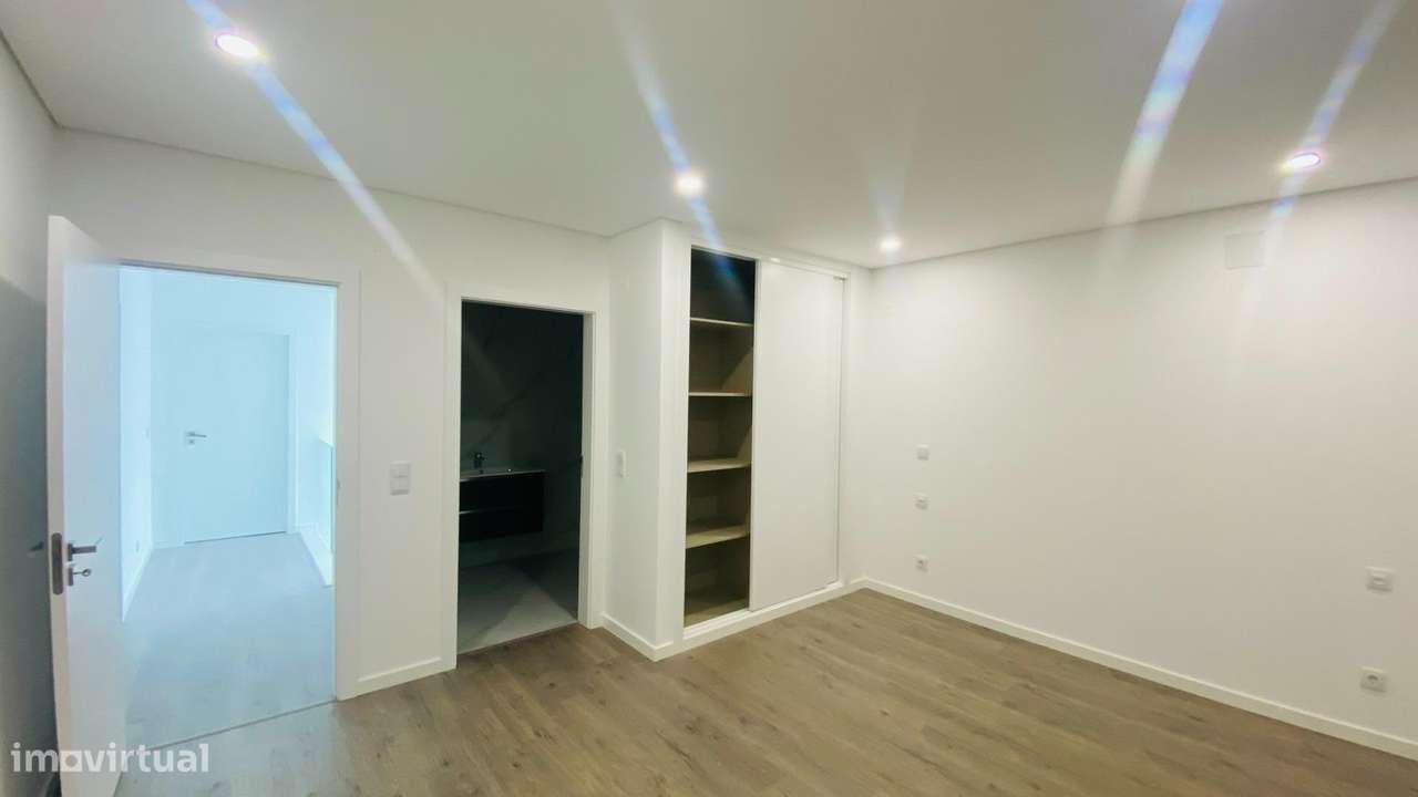 MORADIA T4 FERNAO FERRO-9