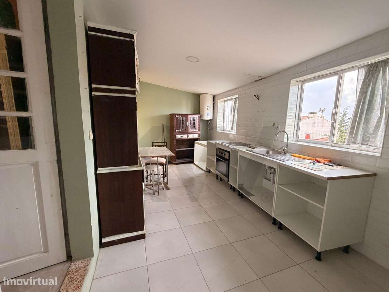 ANDAR MORADIA T2 COM CHARME PARA RENOVAR !-14