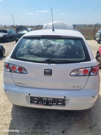 Far Stanga Seat Ibiza 2007 Hatchback Alb - 2