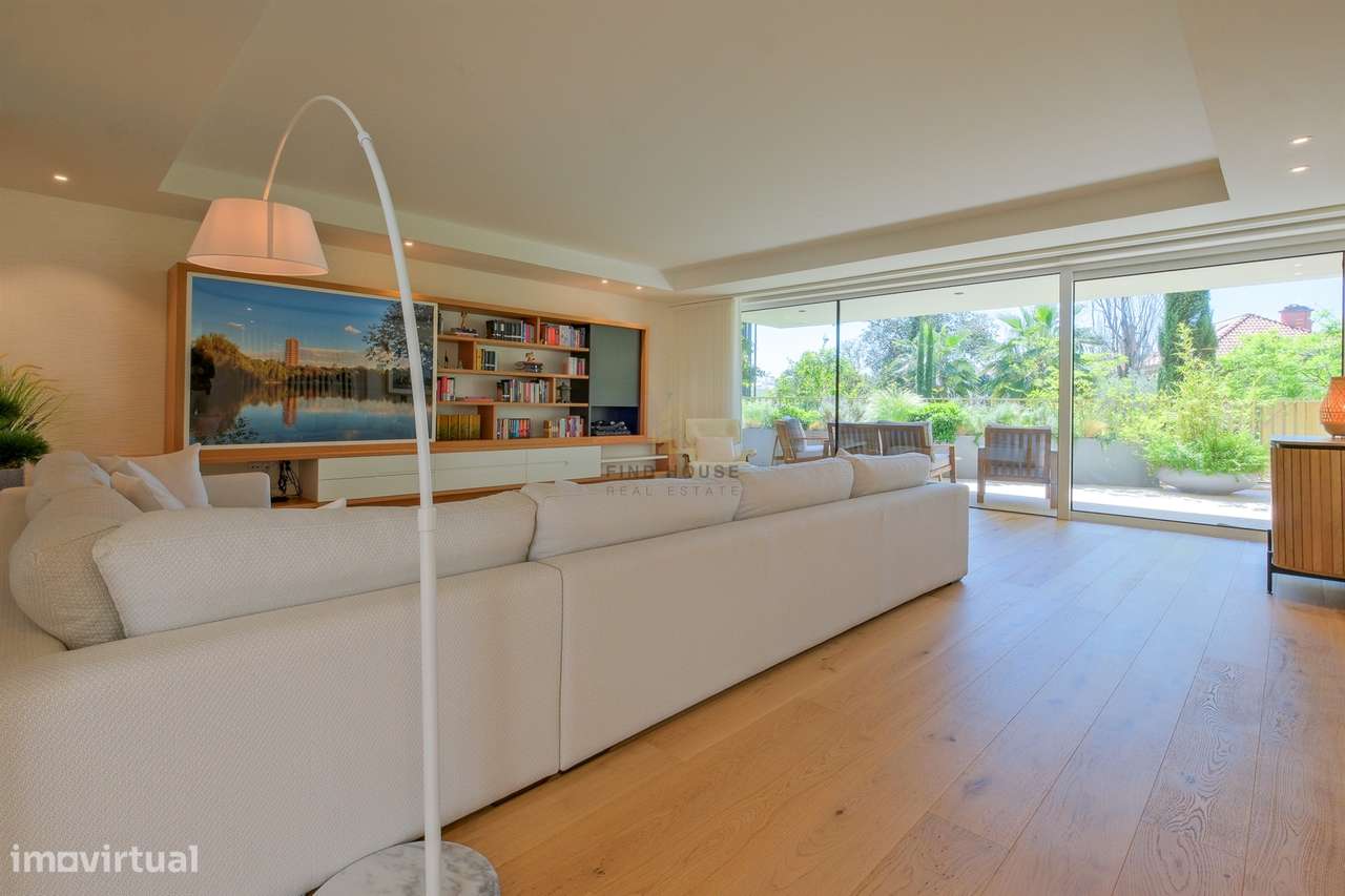 Apartamento T3 em condomínio privado, com terraços e garagem, no Prínc-7