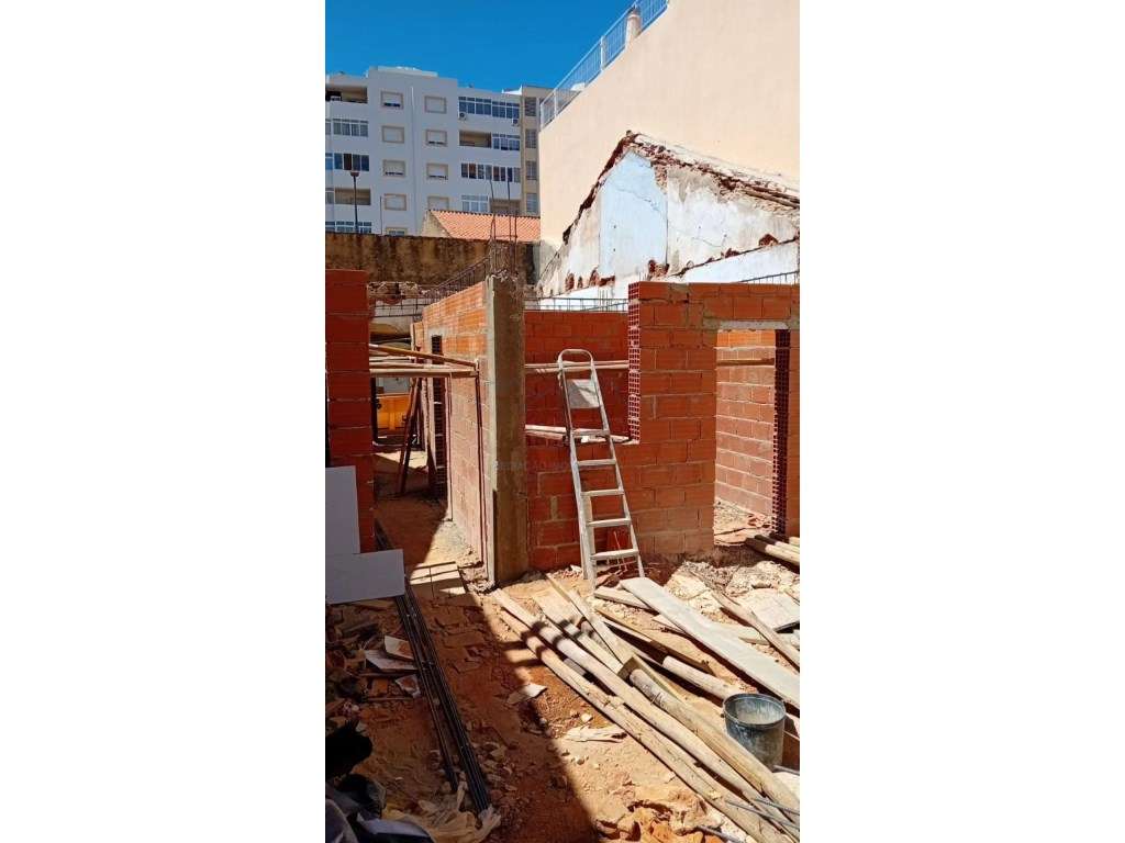 Moradia com piscina para reconstrução - Centro de Portimão - Grande imagem: 3/8