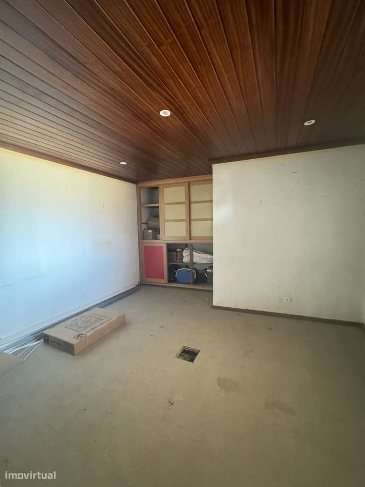 Armazéns perto de acesso as principais auto-estradas do Pais - Grande imagem: 3/15