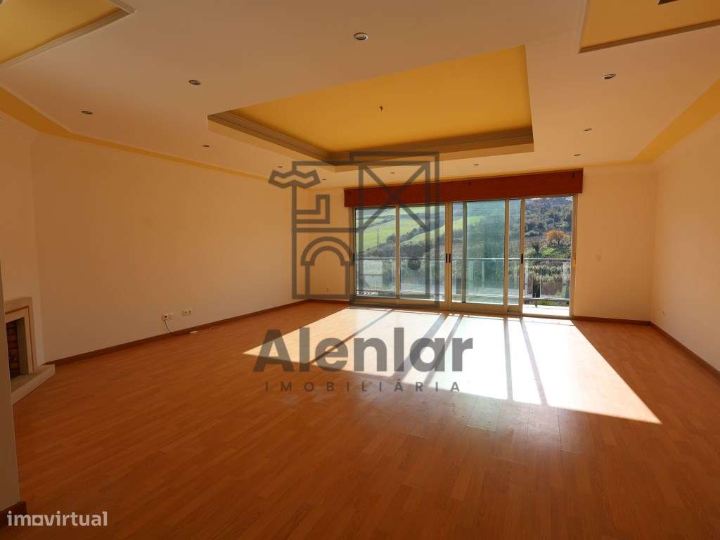 Moradia V3 localizada na freguesia da Carnota, em Alenquer.-8