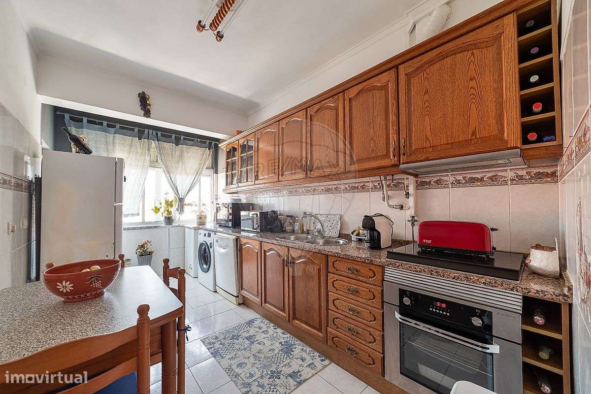 Apartamento T2 para venda na Cruz de Pau, Amora.-13