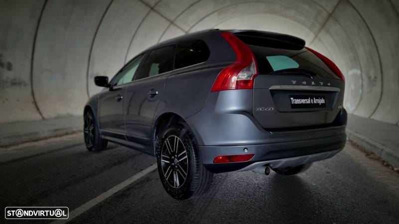 Volvo XC 60 2.0 D3 Momentum Geartronic - 16