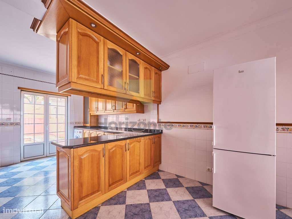 Moradia T4 com Excelente Localização-9