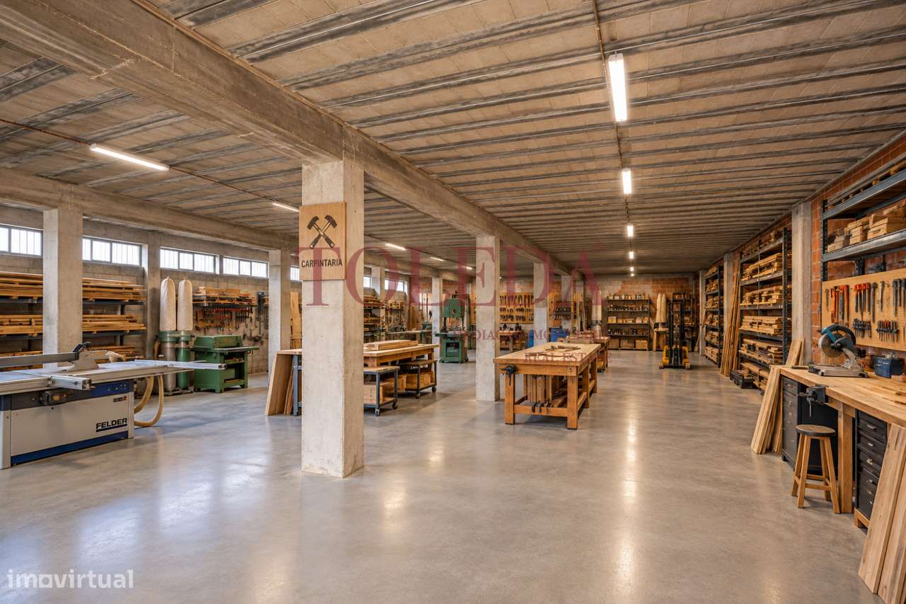 Armazém com 700m2 em zona Industrial-0