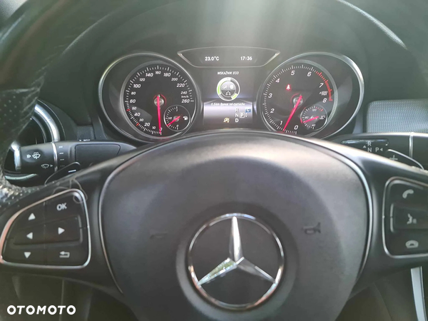 Mercedes-Benz CLA 200 7G-DCT - 4