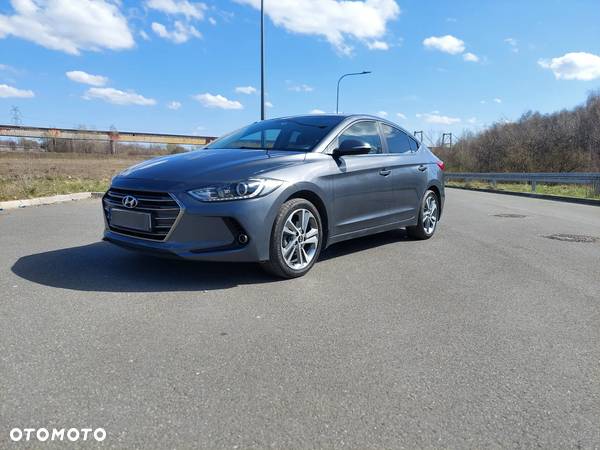 Hyundai Elantra 1.6 Comfort - 11