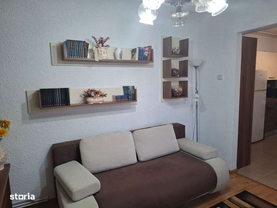Apartament 4 camere  decomandate cu vedere pe doua parti in Nadlac-4