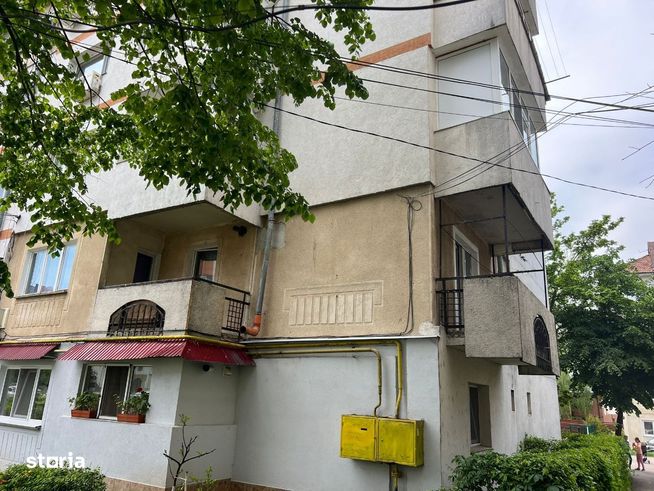 ap 2 camere dec etaj 1 zona piata mare .acept si credit ipotecar