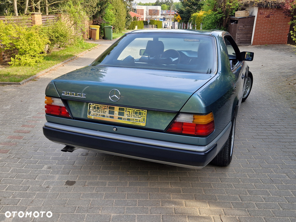 Mercedes-Benz W124 (1984-1993) - 21