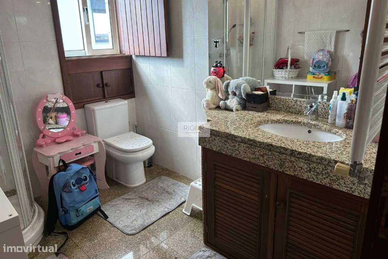 Moradia T4 de 4 frentes na cidade da Maia-23