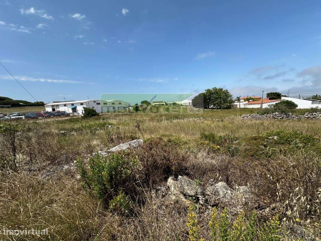 Terreno de 4.500 m² com viabilidade de construção de 6 Moradias Iso... - Grande imagem: 2/4