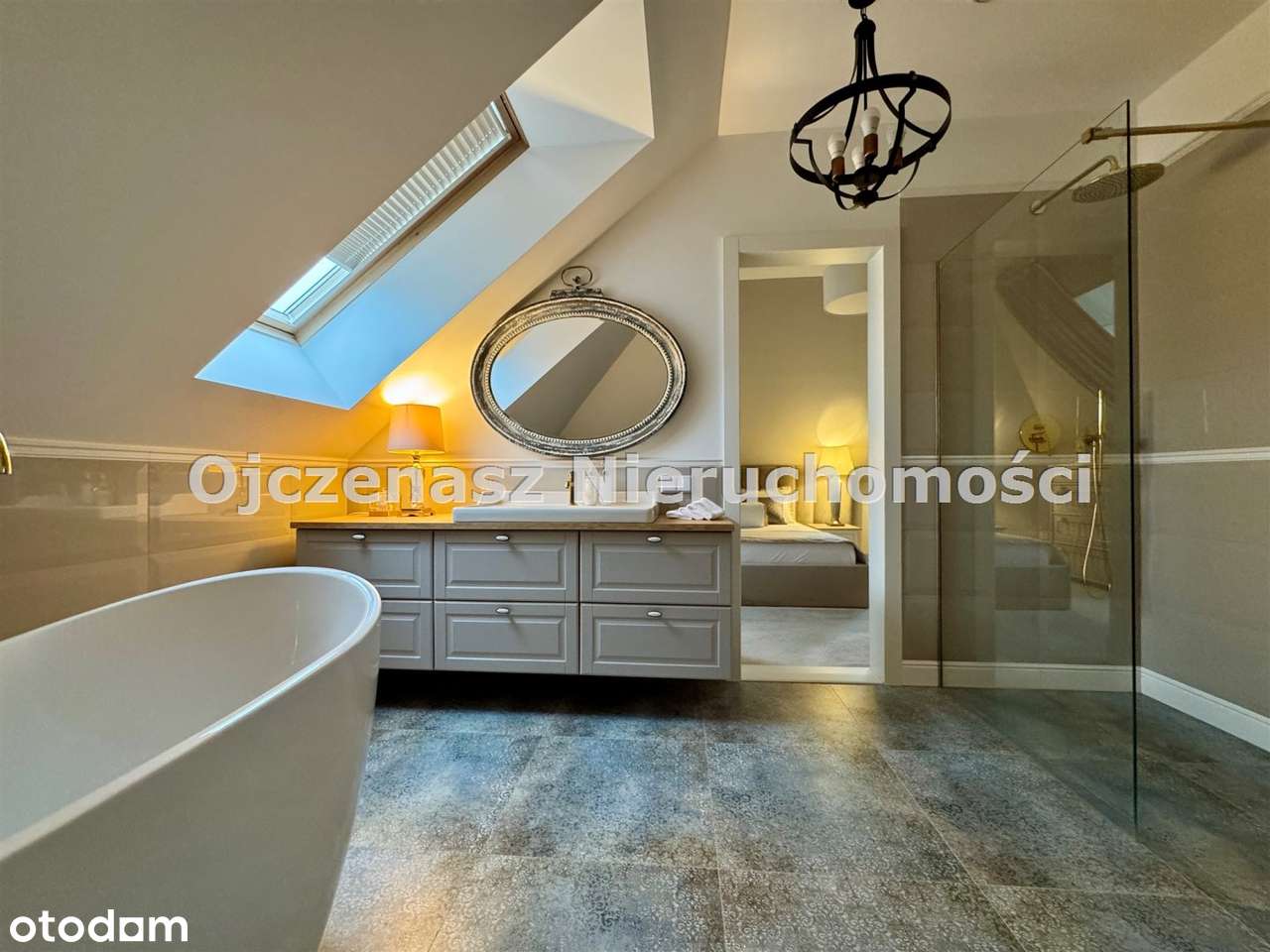 Luksusowy dom w Niemczu w klasycznym stylu-9