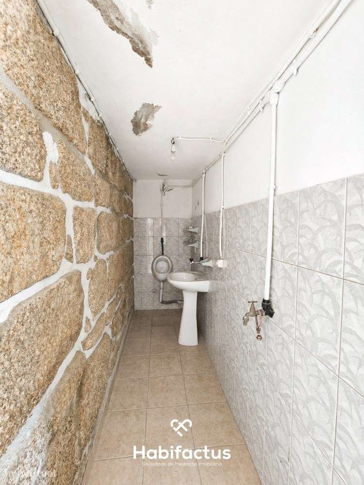 Moradia T3 para Remodelar em Bodiosa com Terreno-20