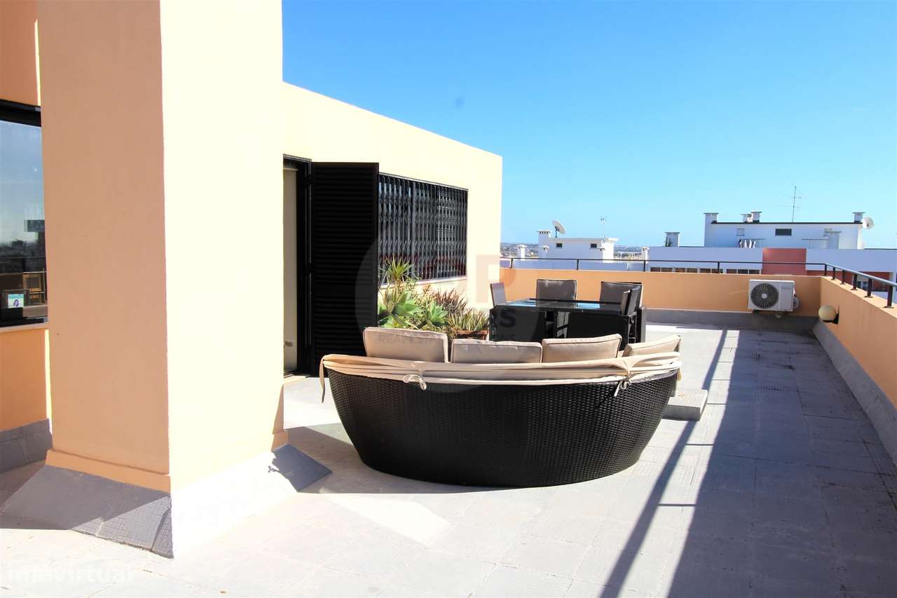 Penthouse T4+1 com Terraço Panorâmico e dois estacionamentos-11