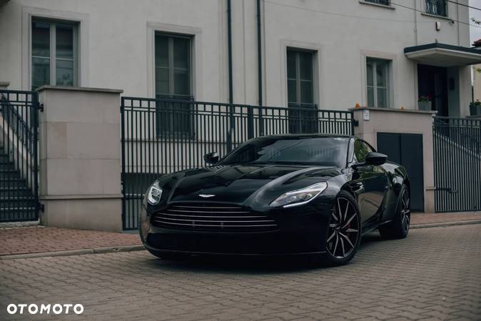 Aston Martin DB11 - 7