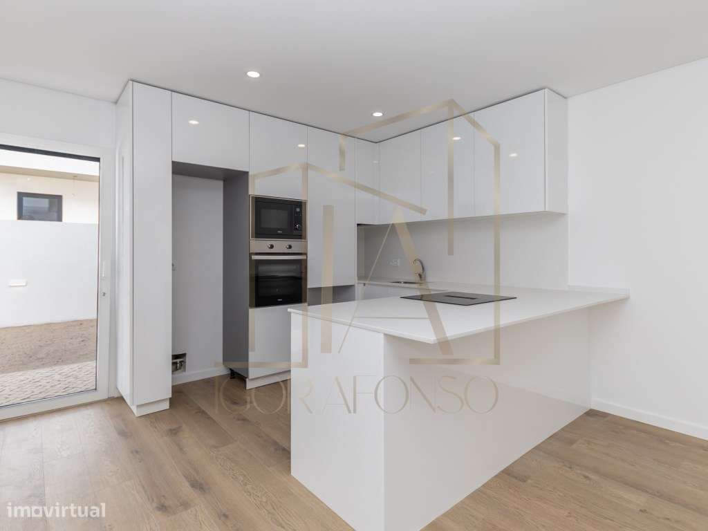 Moradia Geminada T3 com Suíte e Ótimo Espaço Exterior-7