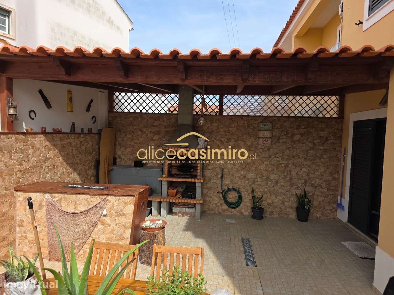 Moradia T4 - boas áreas- excelente estado!-20