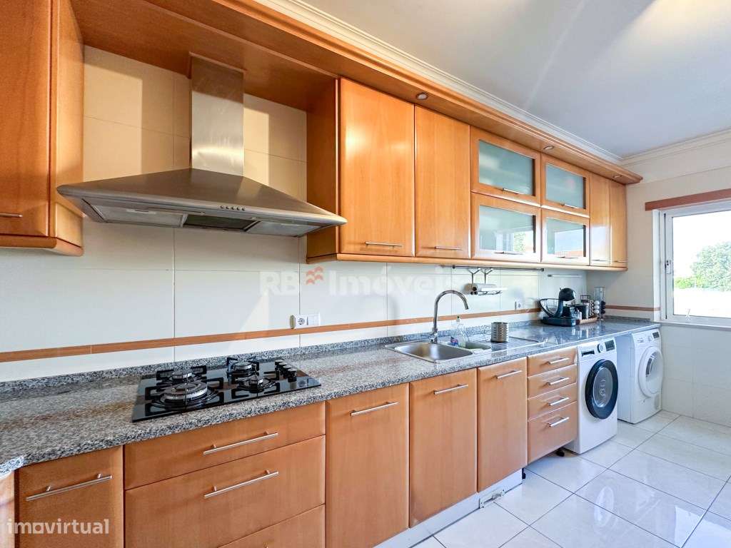 Apartamento T3 c/ Garagem, Sótão e 2 Varandas - Santarém-24