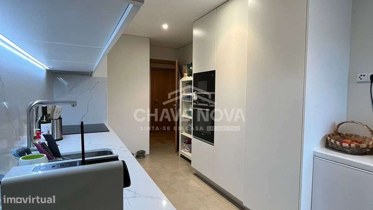 Apartamento T4 Duplex de Excelência – Paranhos-18