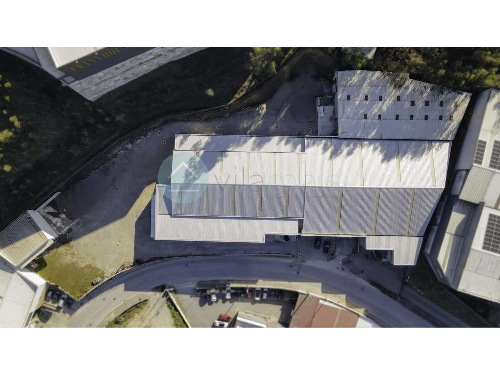 Armazém com 6 935m2 em Rebordosa-12