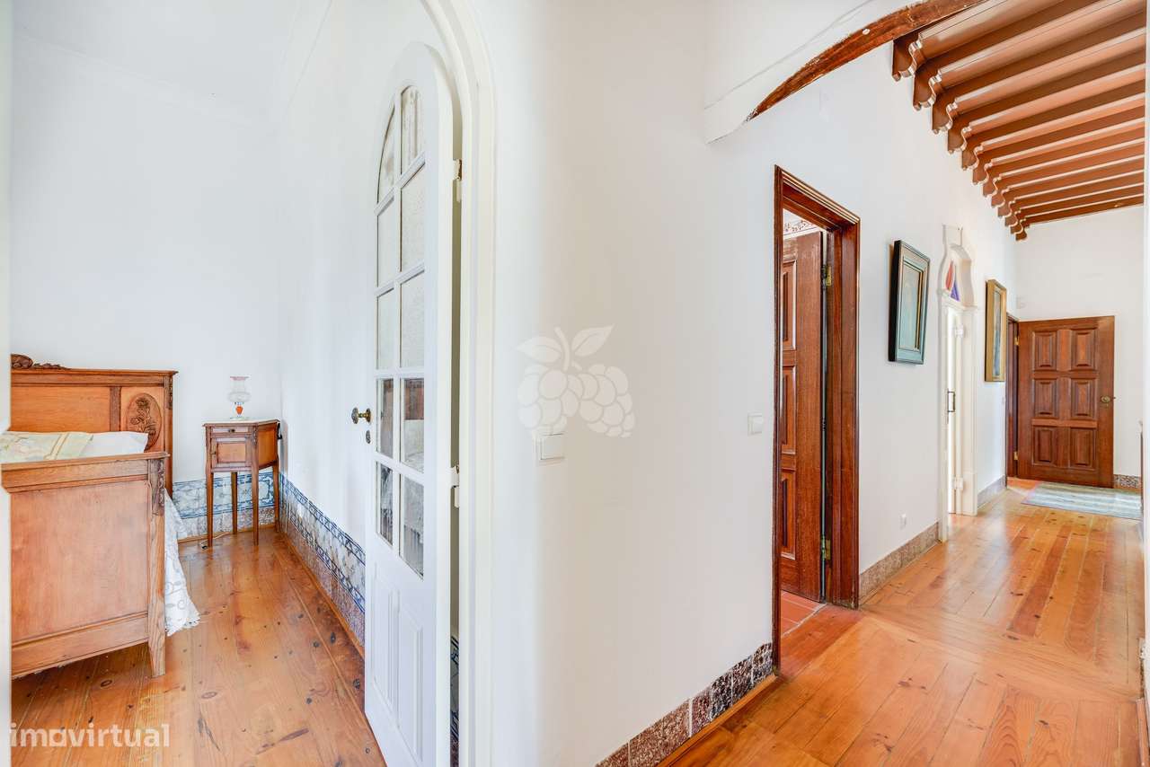 Moradia histórica T6  em Sintra com jardim, piscina e garagem-43