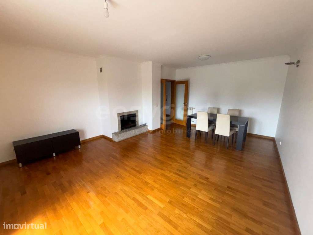 Apartamento T3 usado com Garagem Box - Urbanização Vilabeira, Viseu - Grande imagem: 2/22