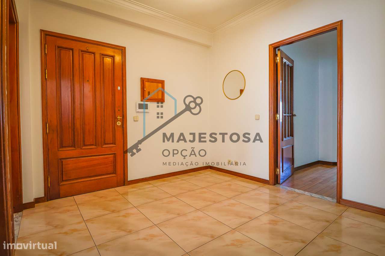 Apartamento T3 no Último Andar com Garagem — Gualtar (Braga)-6