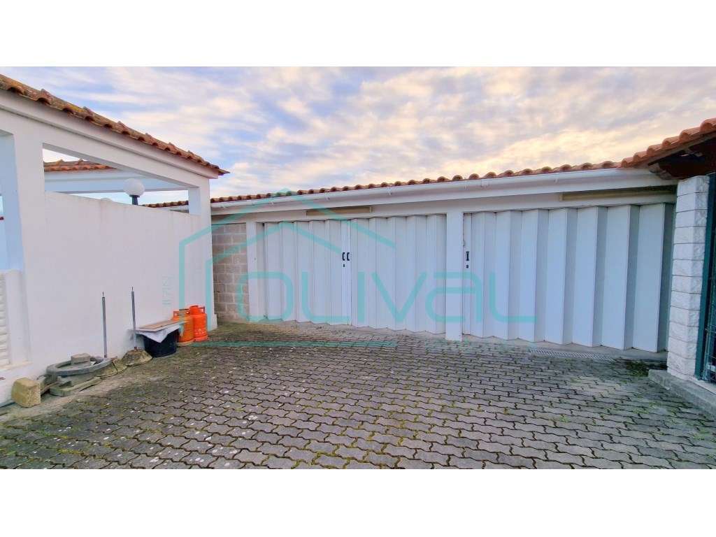 Espaço Comercial com armazéns-7