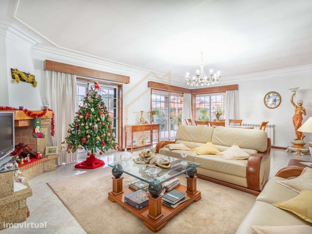 Moradia T4 em Aldão-27