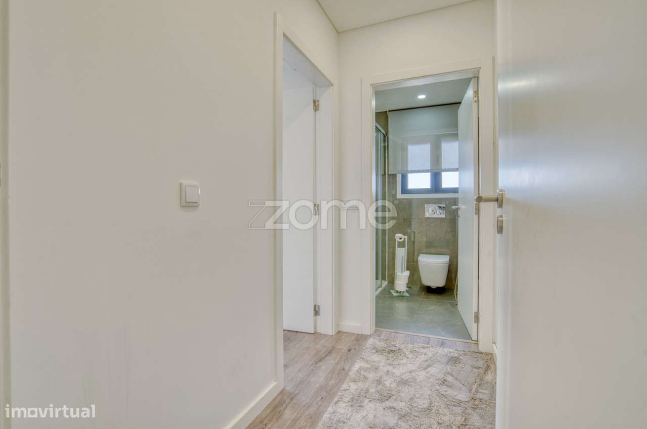 Moradia T4 com Jardim na Ramada-35