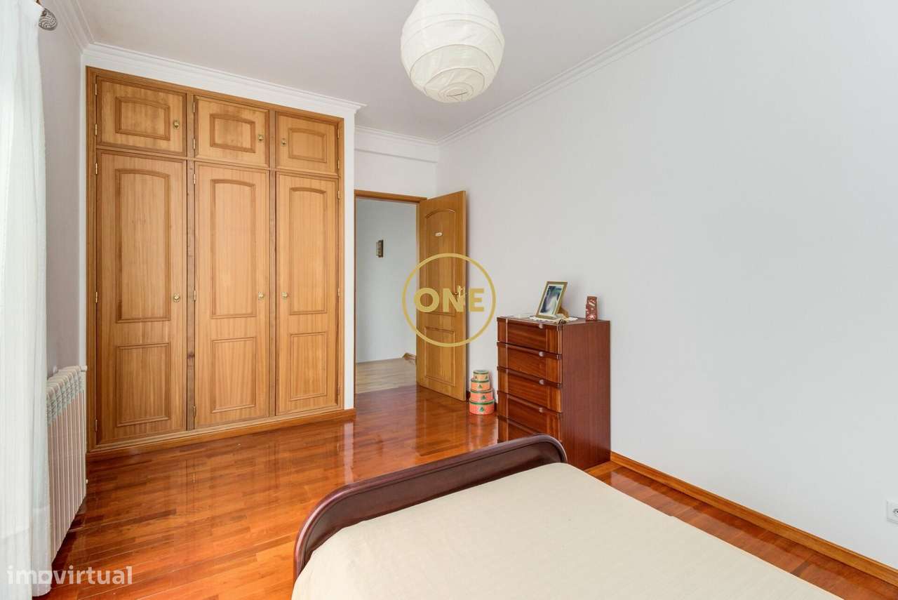 Moradia T4 com Jardim e Garagem na Ramada, Odivelas-5