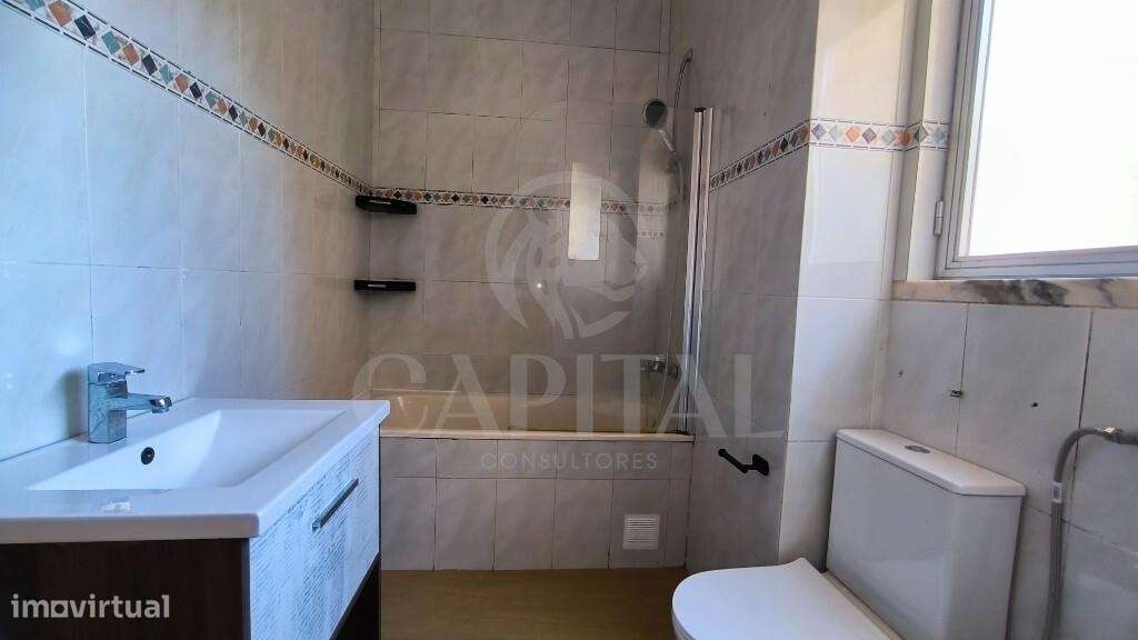 Apartamento T4 nas Mercês-18