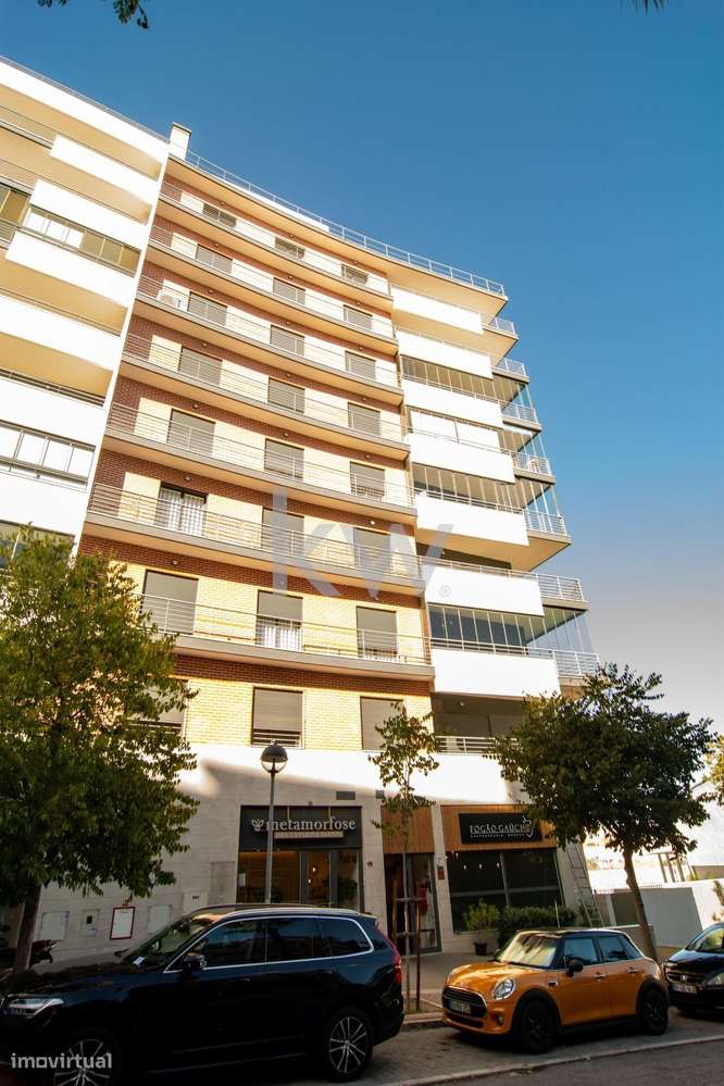 Oportunidade nas Colinas: T3 com Estilo, Luz Natural e Estacionamento-38