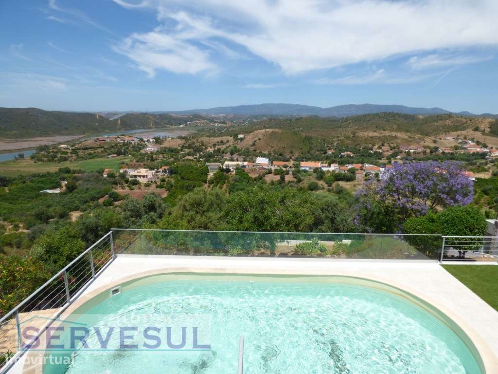 Espaçosa moradia de 2 pisos composta por 4 quartos com piscina e vi...-24