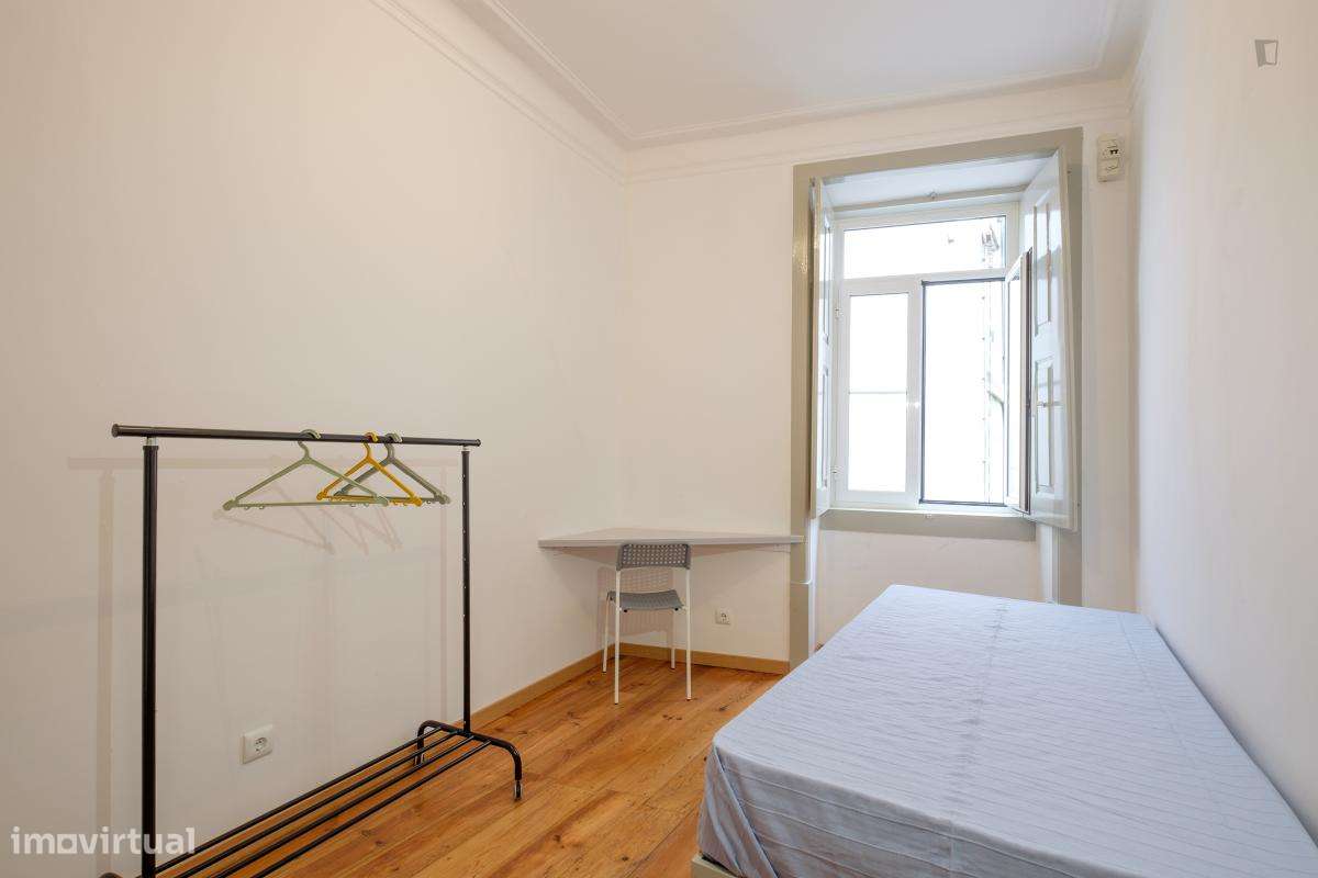 Quarto - localizado em Baixa Coimbra - Grande imagem: 3/10