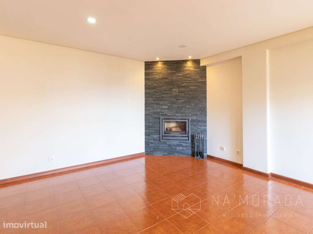 Apartamento T3 em Sanguedo em Edifício Modernizado e Ótimos Acessos-8