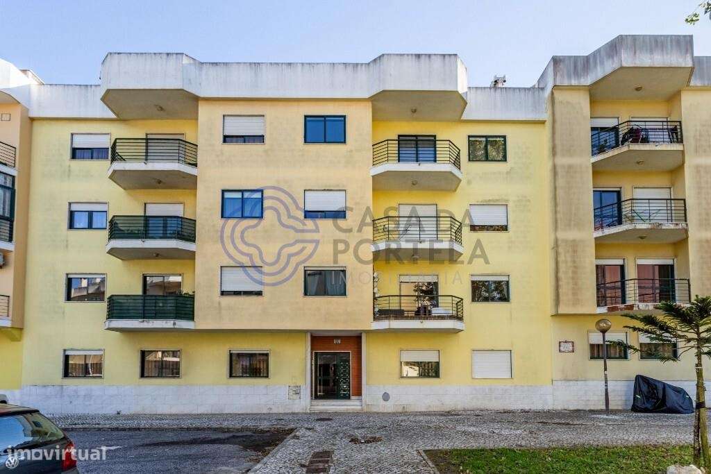 Amplo T3 com Suíte, Arrecadação e Parqueamento em Casais de Mem Martin - Grande imagem: 3/40