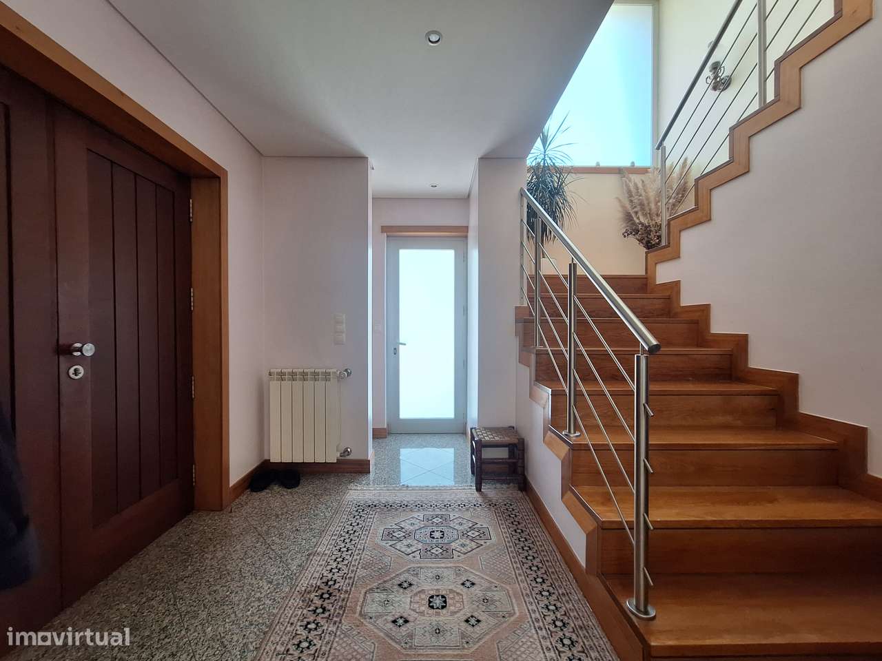 Moradia V3 com design único em Vila Nova de Anha.-13