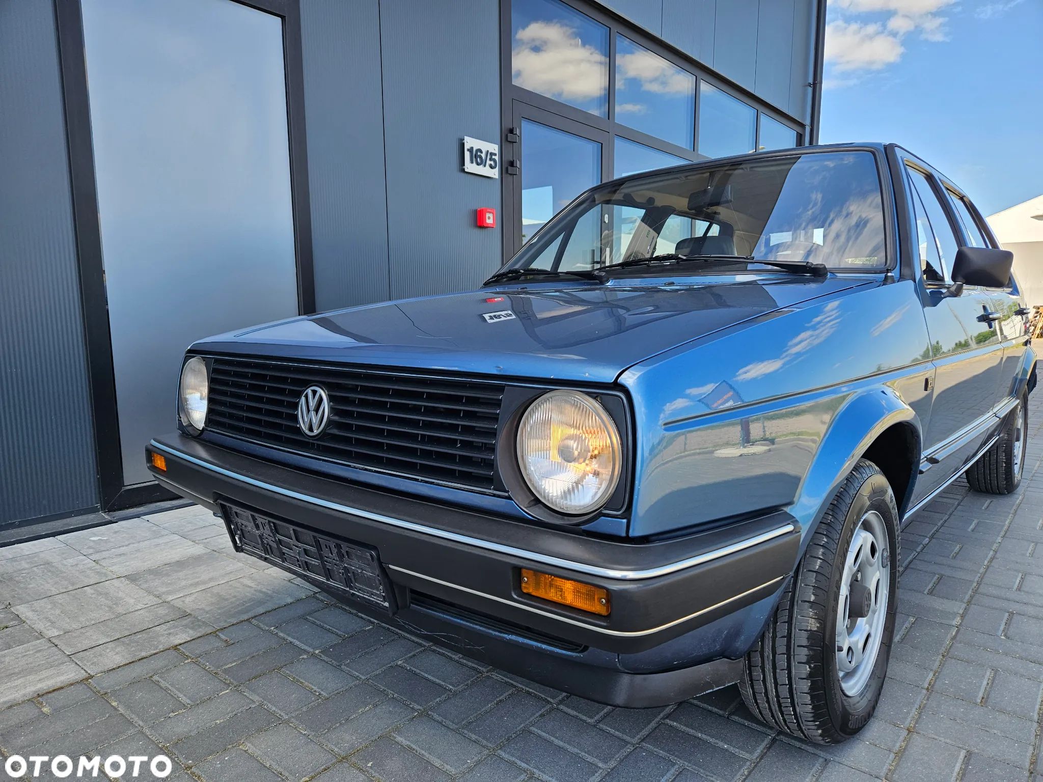 Volkswagen Golf - 1