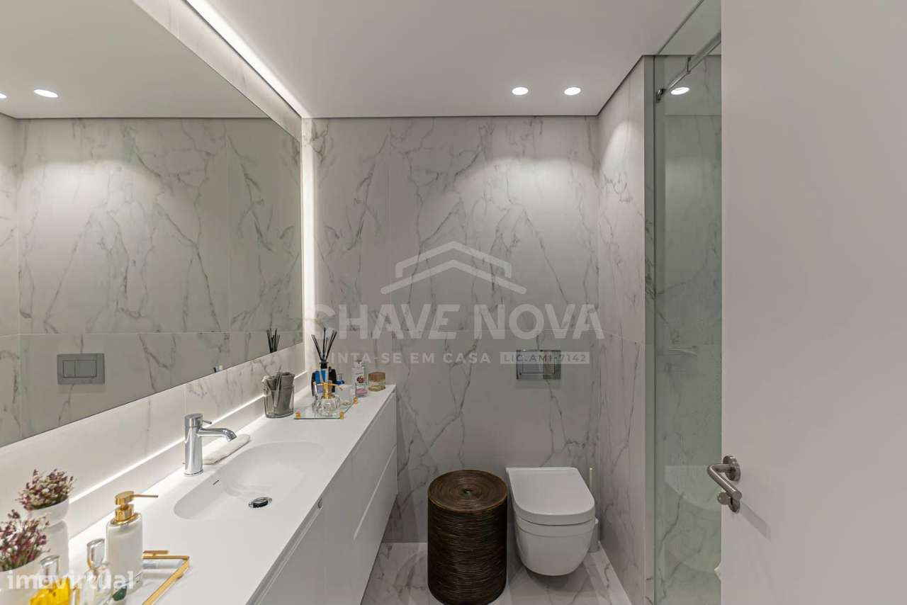 Apartamento T3 com varanda de 25 m² vistas Mar em todas as divisões - Grande imagem: 3/25