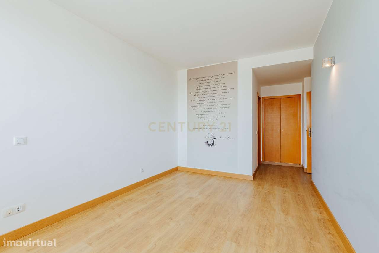 Apartamento T2 com vista rio no Edifício Âncora – Parque das Nações Su-10