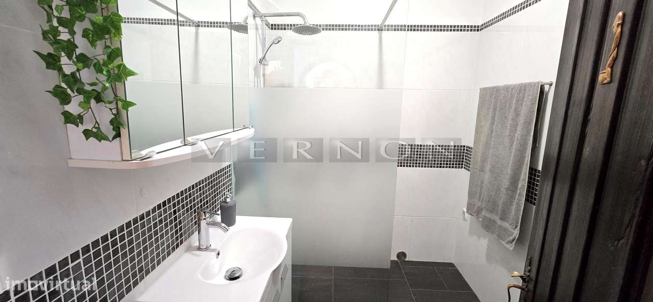 Algarve, Apartamento T2 semi-renovado com vista mar e estacionamento c-15