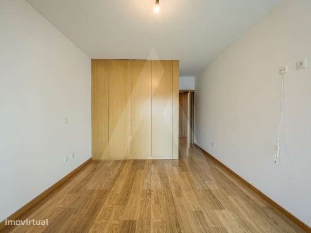 Apartamento T2 com varandas e garagem fechada no centro de Aveiro-31