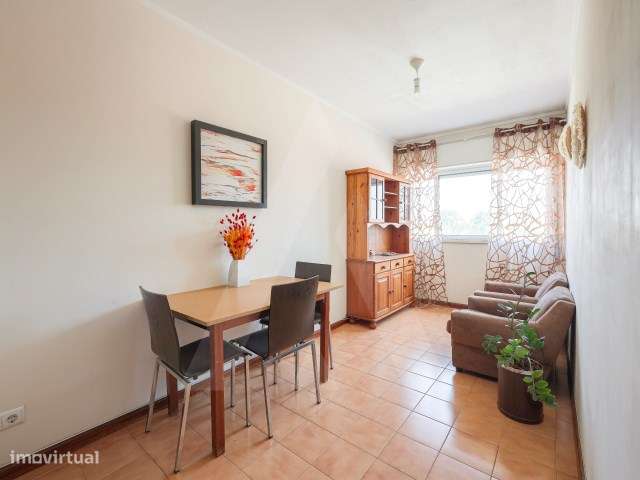 Apartamento T1+1 com arrumos e lugar de garagem em Mafamude!-4
