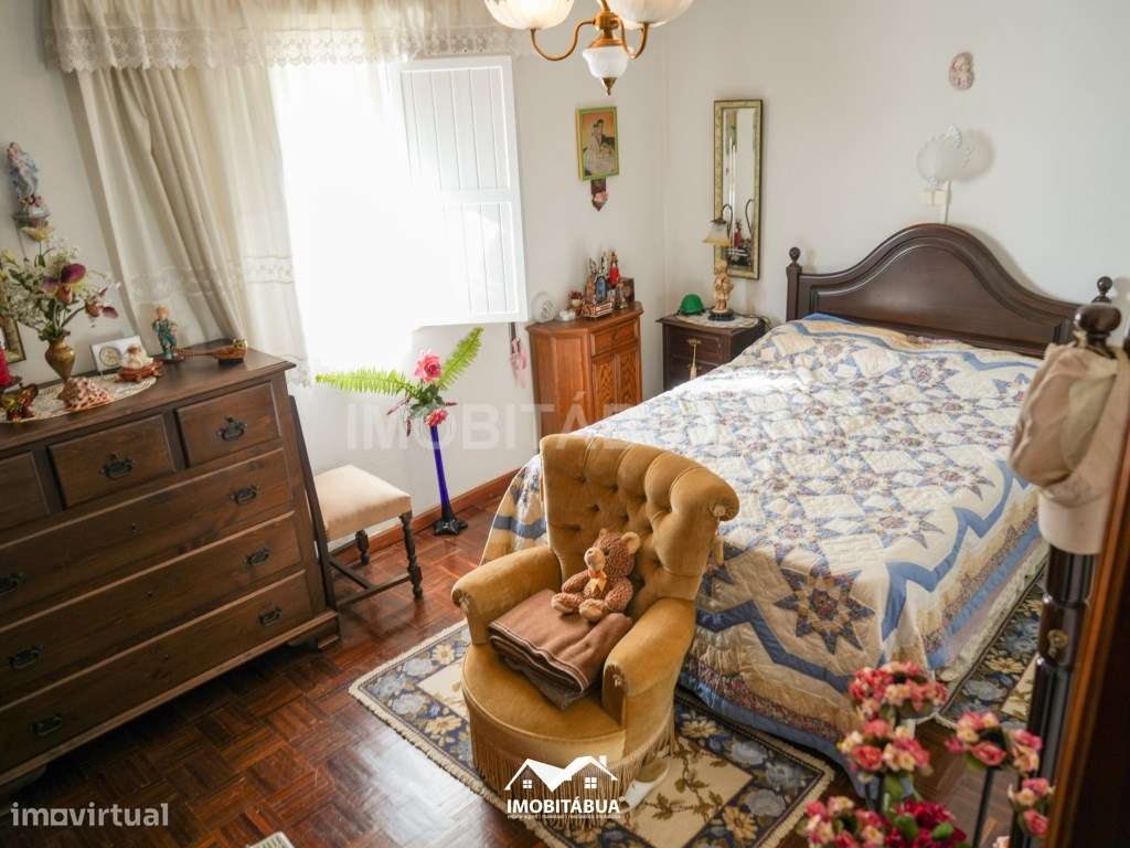Moradia T5 com Piscina (Jacuzzi Integrado), Jardim e Churrasqueira-12