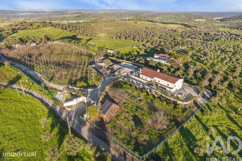 Propriedade T5 em Redondo de 757,00 m2 - Grande imagem: 1/30